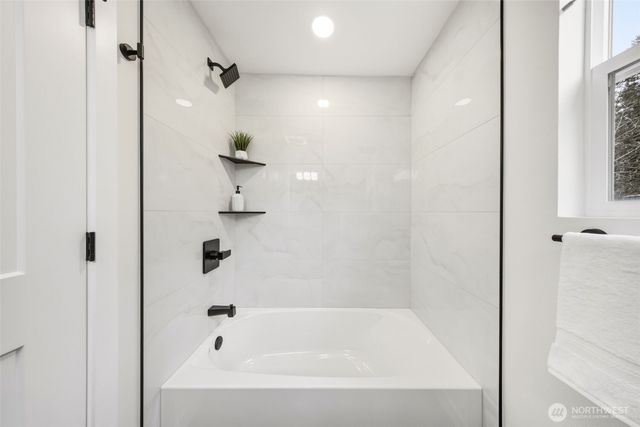 24212 SE 223rd Street, Maple Valley, WA 98038