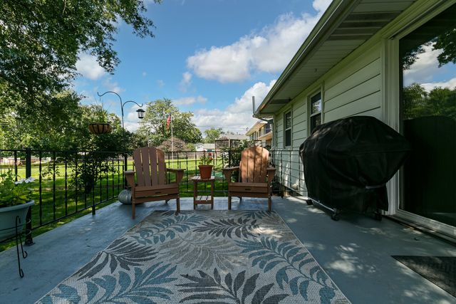 2115 W 38th Place, Davenport, IA 52806