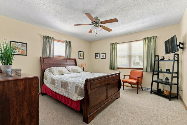 2115 W 38th Place, Davenport, IA 52806