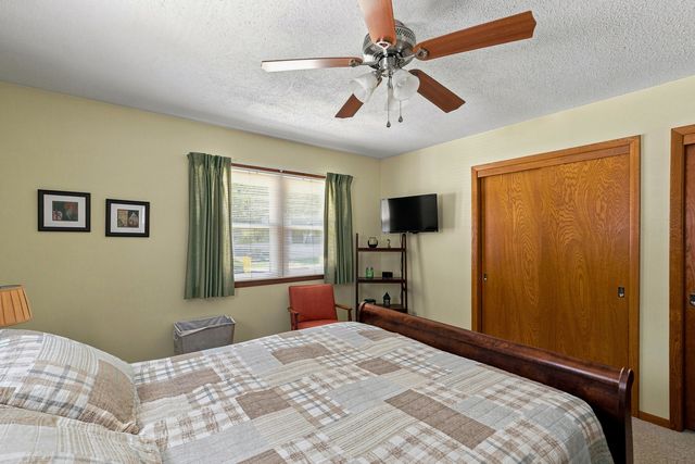 2115 W 38th Place, Davenport, IA 52806