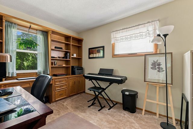 2115 W 38th Place, Davenport, IA 52806