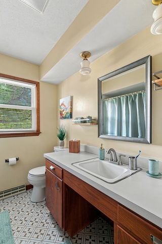 2115 W 38th Place, Davenport, IA 52806