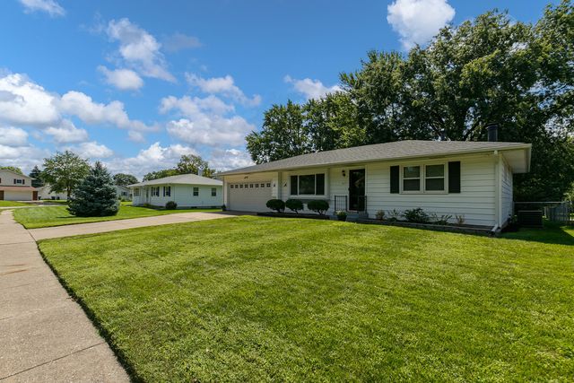 2115 W 38th Place, Davenport, IA 52806
