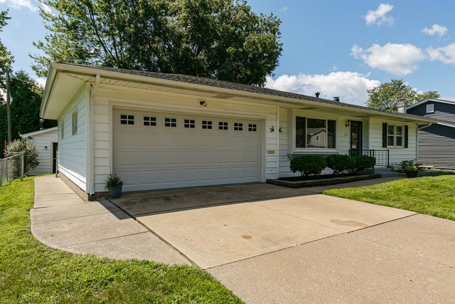 2115 W 38th Place, Davenport, IA 52806