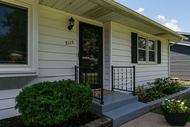 2115 W 38th Place, Davenport, IA 52806