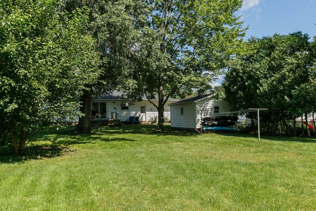 2115 W 38th Place, Davenport, IA 52806