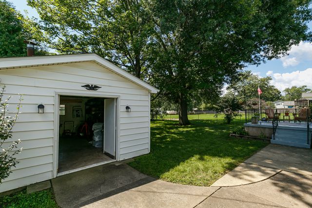 2115 W 38th Place, Davenport, IA 52806
