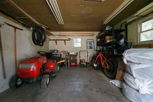 2115 W 38th Place, Davenport, IA 52806