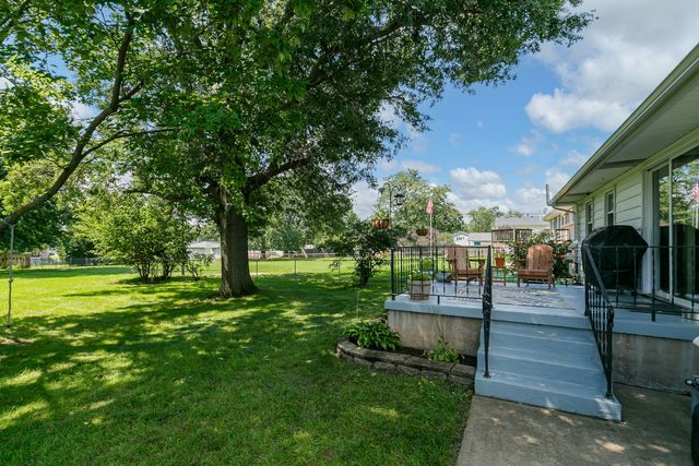 2115 W 38th Place, Davenport, IA 52806