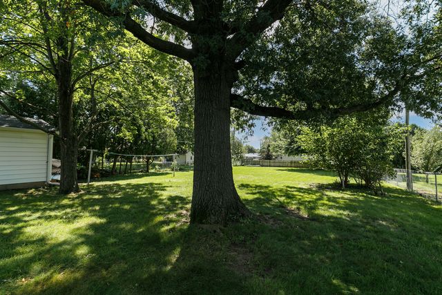2115 W 38th Place, Davenport, IA 52806