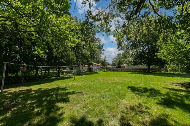 2115 W 38th Place, Davenport, IA 52806