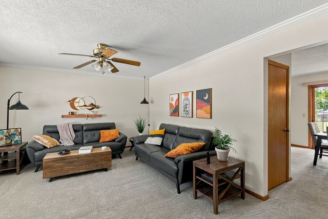 2115 W 38th Place, Davenport, IA 52806