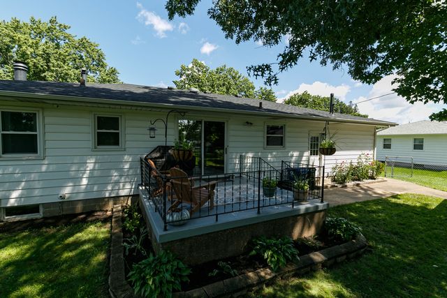 2115 W 38th Place, Davenport, IA 52806