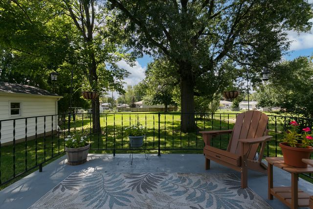 2115 W 38th Place, Davenport, IA 52806