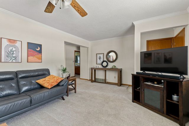 2115 W 38th Place, Davenport, IA 52806
