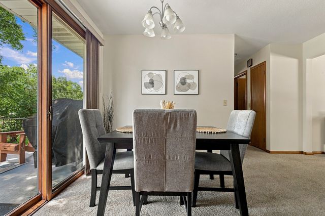 2115 W 38th Place, Davenport, IA 52806