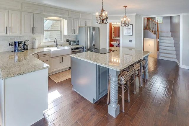16926 Grays Bay Boulevard, Minnetonka, MN 55391