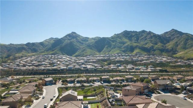 21047 Iron Rail, Riverside, CA 92507