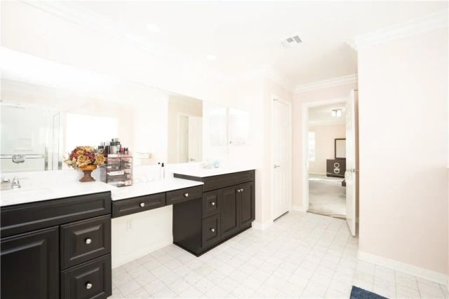 21047 Iron Rail, Riverside, CA 92507