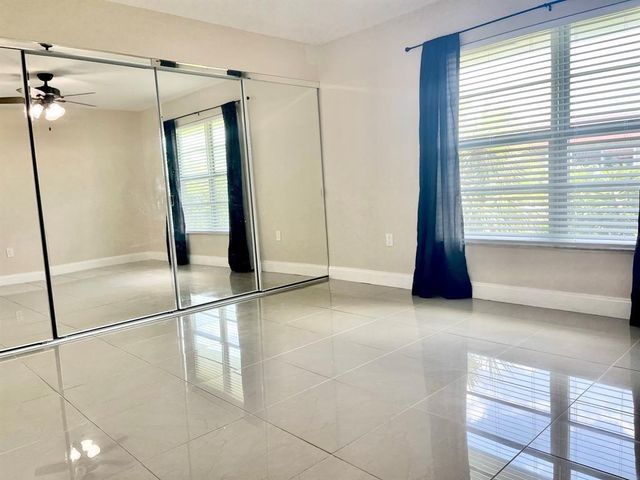 809 W Oakland Park Blvd J12, Oakland Park, FL 33311