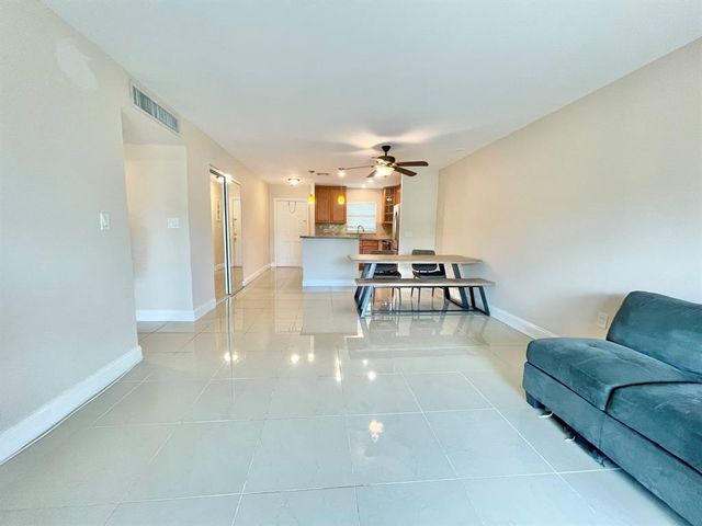 809 W Oakland Park Blvd J12, Oakland Park, FL 33311