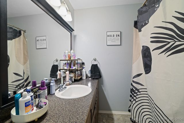 609 W Smiser Road, Calera, OK 74730