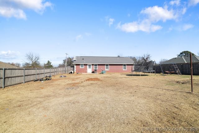 609 W Smiser Road, Calera, OK 74730