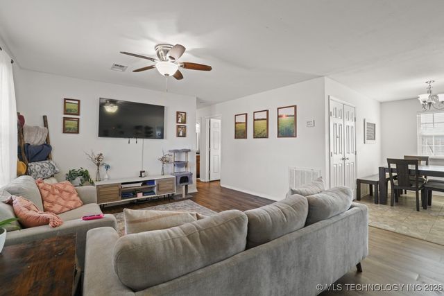 609 W Smiser Road, Calera, OK 74730