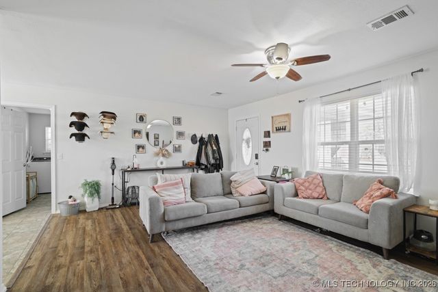 609 W Smiser Road, Calera, OK 74730