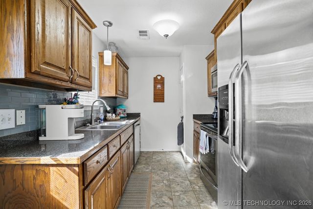 609 W Smiser Road, Calera, OK 74730