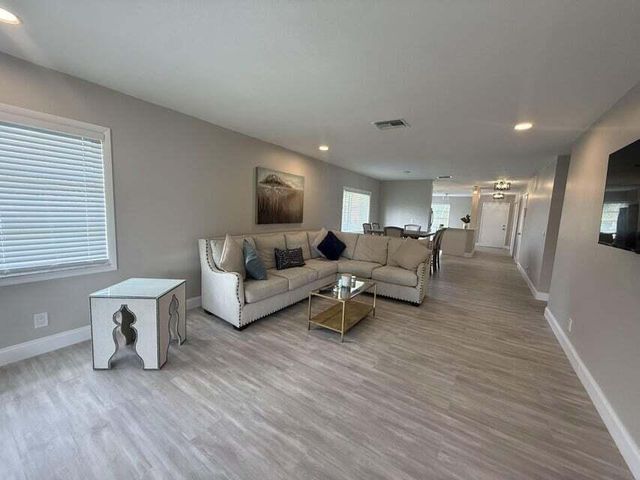 13921 Royal Palm Court D, Delray Beach, FL 33484