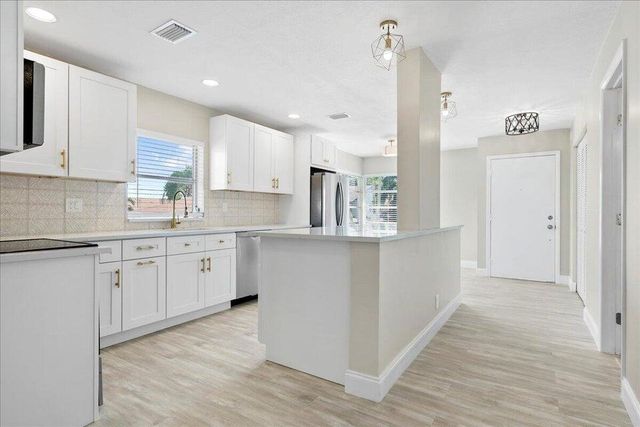 13921 Royal Palm Court D, Delray Beach, FL 33484