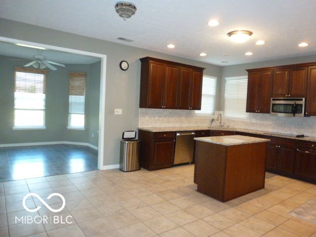 9849 N Anchor Bend, Mccordsville, IN 46055