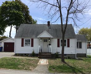 32 Hills St, Randolph, MA 02368