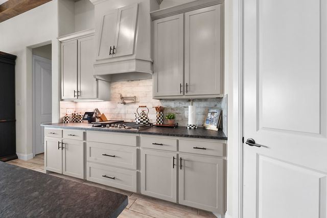 863 Alto Bonito Court, Godley, TX 76044