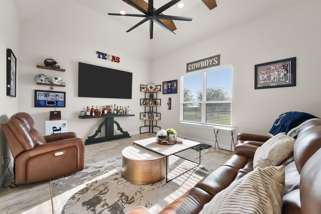 863 Alto Bonito Court, Godley, TX 76044