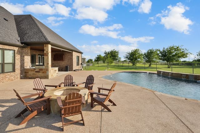 863 Alto Bonito Court, Godley, TX 76044