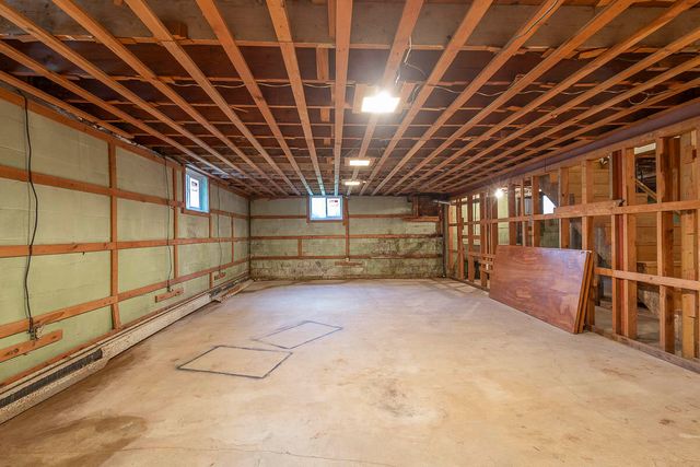 486 Park Avenue, Valparaiso, IN 46385