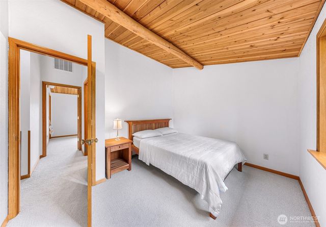 9515 Sunrise Road, Blaine, WA 98230