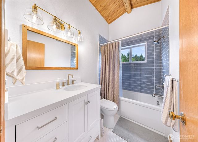 9515 Sunrise Road, Blaine, WA 98230