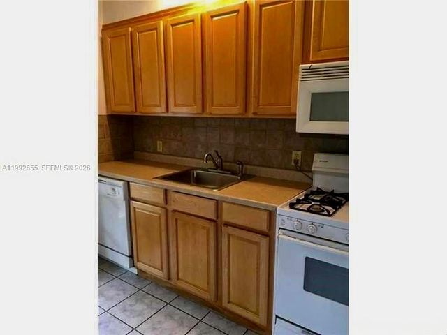 809 NE 17th Ave 1, Fort Lauderdale, FL 33304