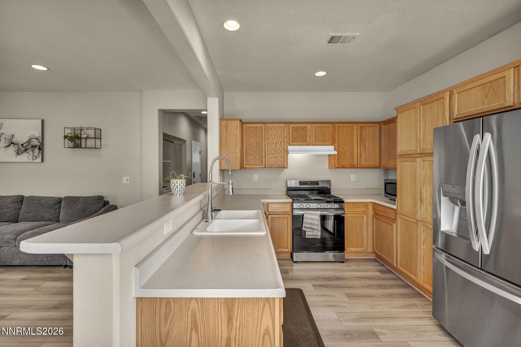 Image 13 of property listing at 5421 Desert Peach Drive, Sparks, NV 89436