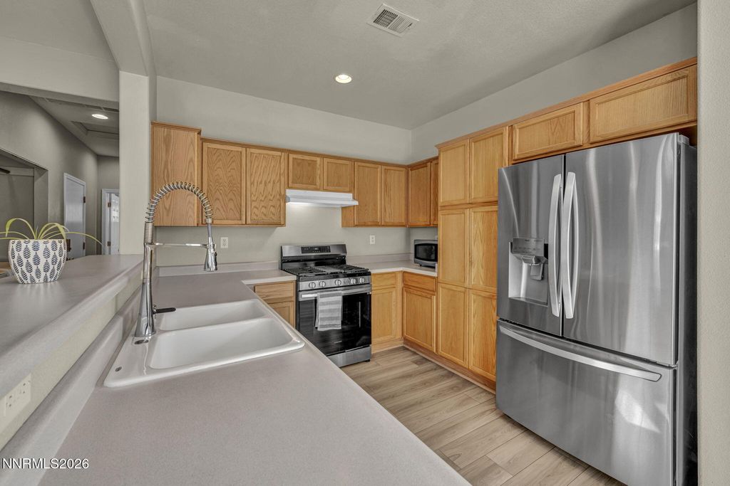 Image 14 of property listing at 5421 Desert Peach Drive, Sparks, NV 89436