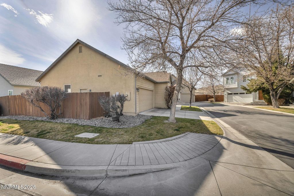 Image 4 of property listing at 5421 Desert Peach Drive, Sparks, NV 89436