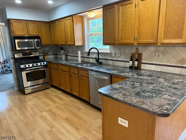 4 Fox Chase Rd, White Twp., NJ 07863