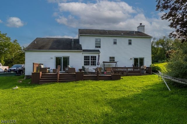 4 Fox Chase Rd, White Twp., NJ 07863