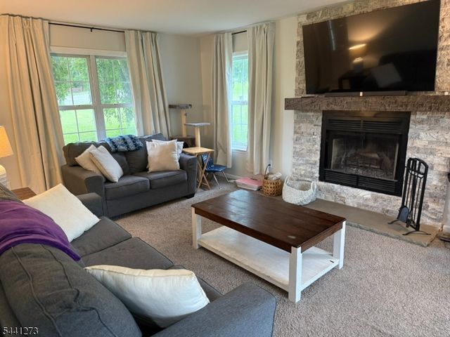 4 Fox Chase Rd, White Twp., NJ 07863