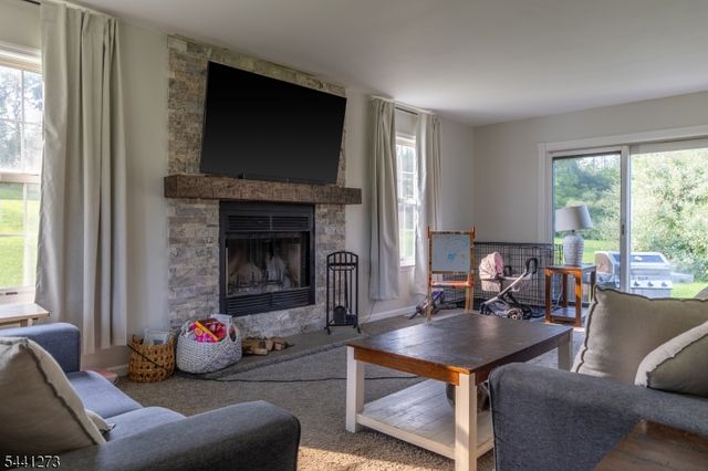 4 Fox Chase Rd, White Twp., NJ 07863