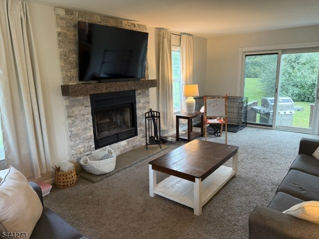 4 Fox Chase Rd, White Twp., NJ 07863