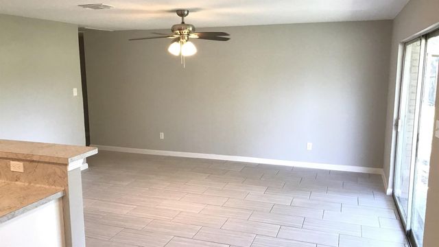 205 Grantham Road, Baytown, TX 77521